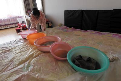 会东楼上漏水，住户失联，小区没物管，业主维权难！律师来支招……
